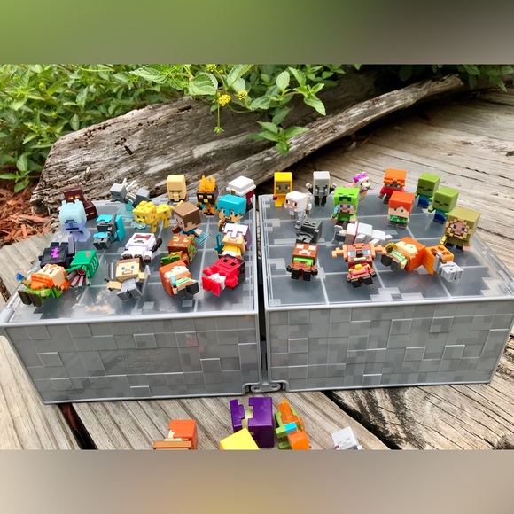70 Pc MINECRAFT Minifigures Cave Collectible Display Play & Carry Case Cave Box - Picture 3 of 15